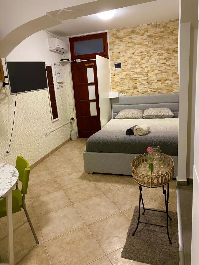 Appartamento Studio Apartma Sara Pirano Esterno foto