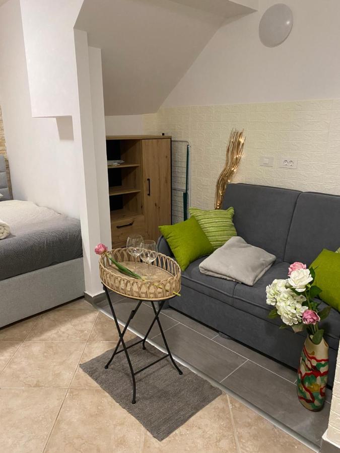 Appartamento Studio Apartma Sara Pirano Esterno foto